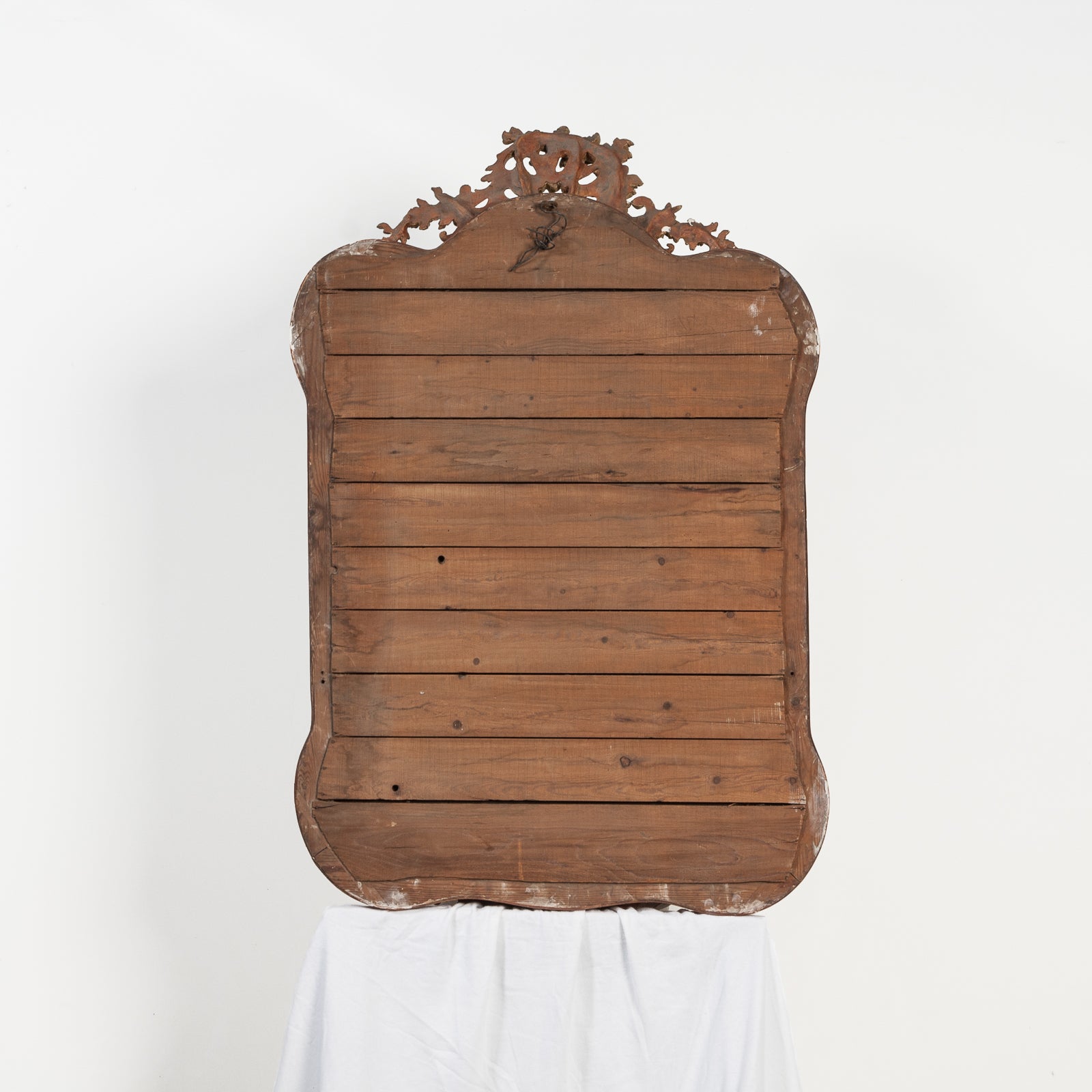 Backside of a 19th century Italian Rococo style gilt wood mirror with floral decoration and a scalloped shell in the frame