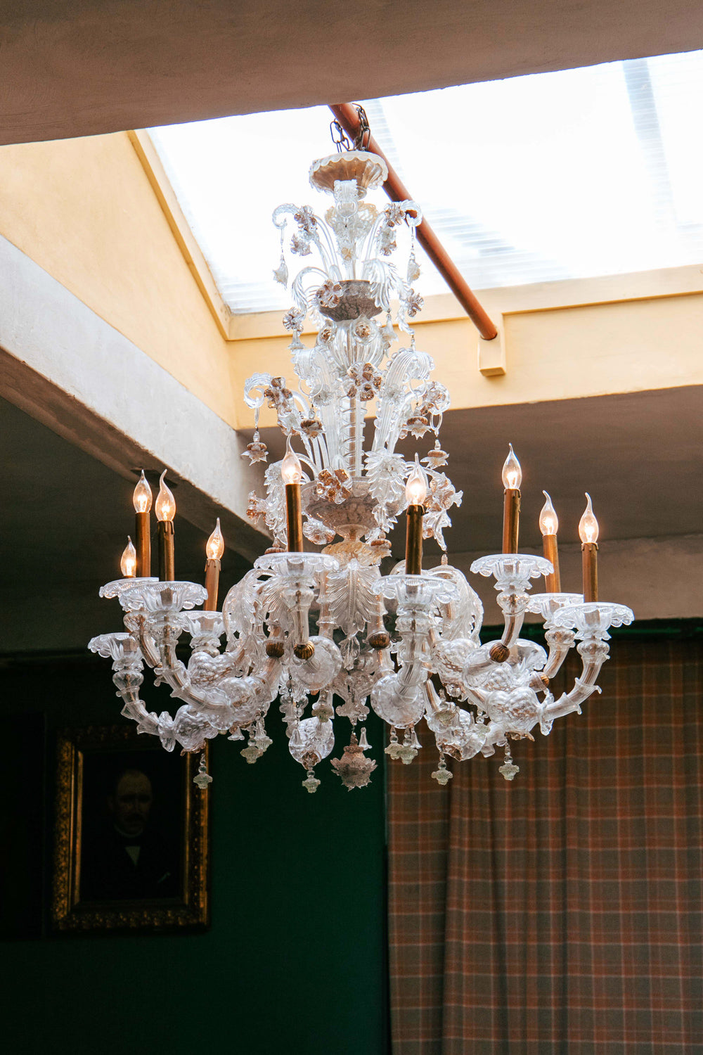 Large White and Gold Venetian Murano Glass Chandelier