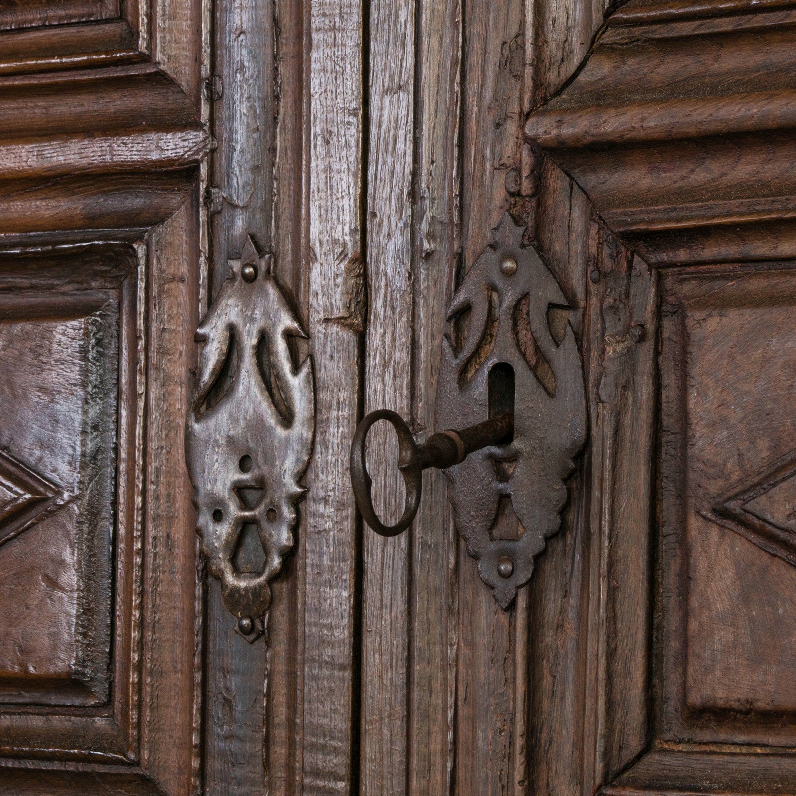 French 18th Century Dark Oak Wood Cupboard
