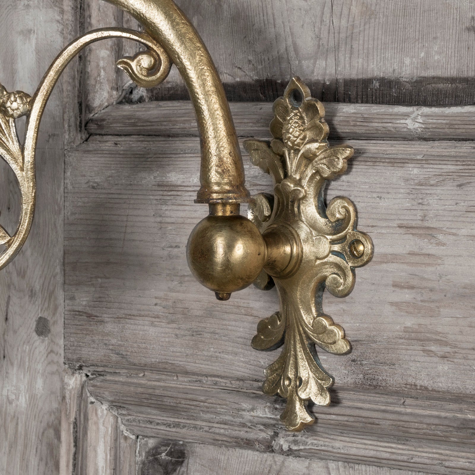 Close-up of a 19th century Gothic style candle sconce with gold-colored metal mountings and light blue swirl candles, designed for wall mounting, available at Wildschut Antiques