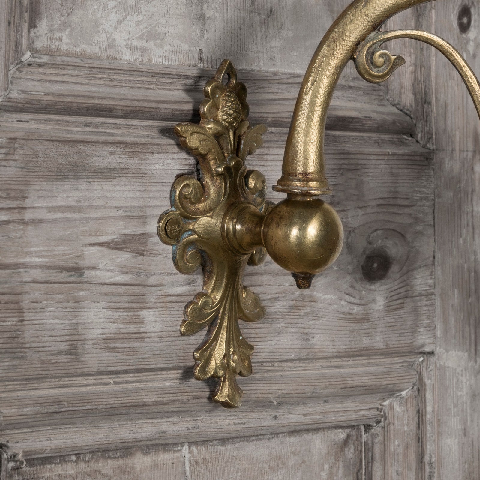 Close-up of a 19th century Gothic style candle sconce with gold-colored metal mountings and light blue swirl candles, designed for wall mounting, available at Wildschut Antiques