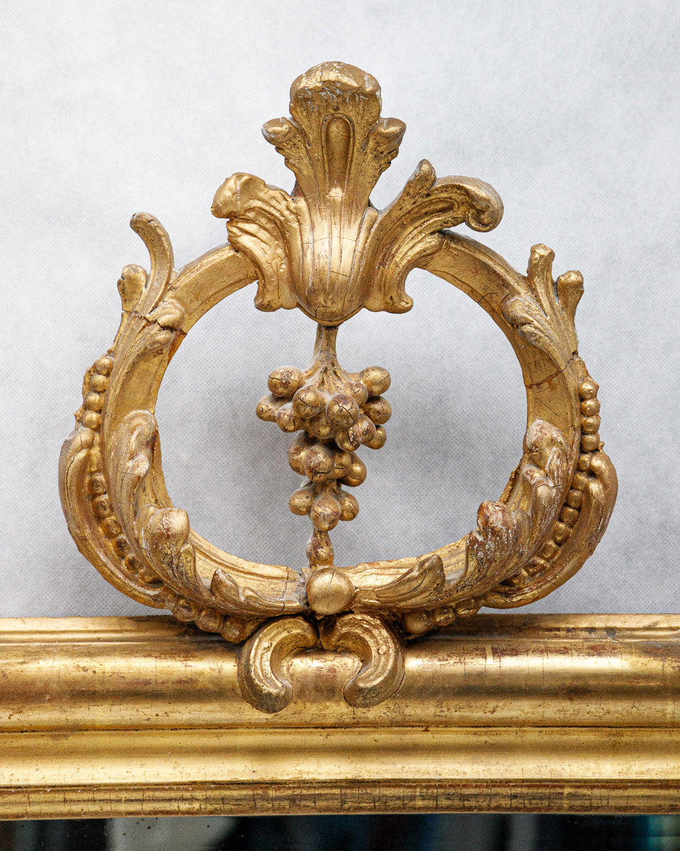 Close-up of a decorative golden mirror crest in the shape of a grapevine with leaves from Wildschut Antiques