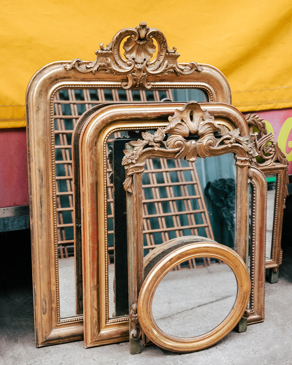 19th C Petite Oval Gilt Mirror