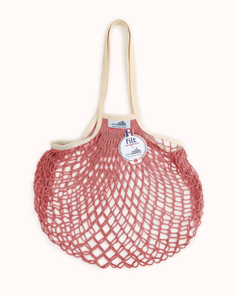 Brique red mesh bag with beige handle on a white background. By Filt 1860 x Mont St. Michel, available at Wildschut Antiques.