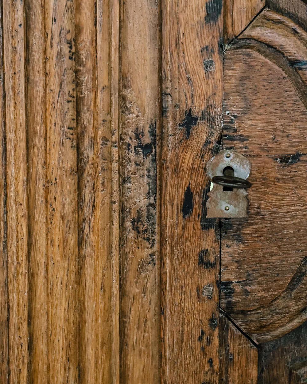 Close-up of an antique key of an antique French Louis XV style armoire