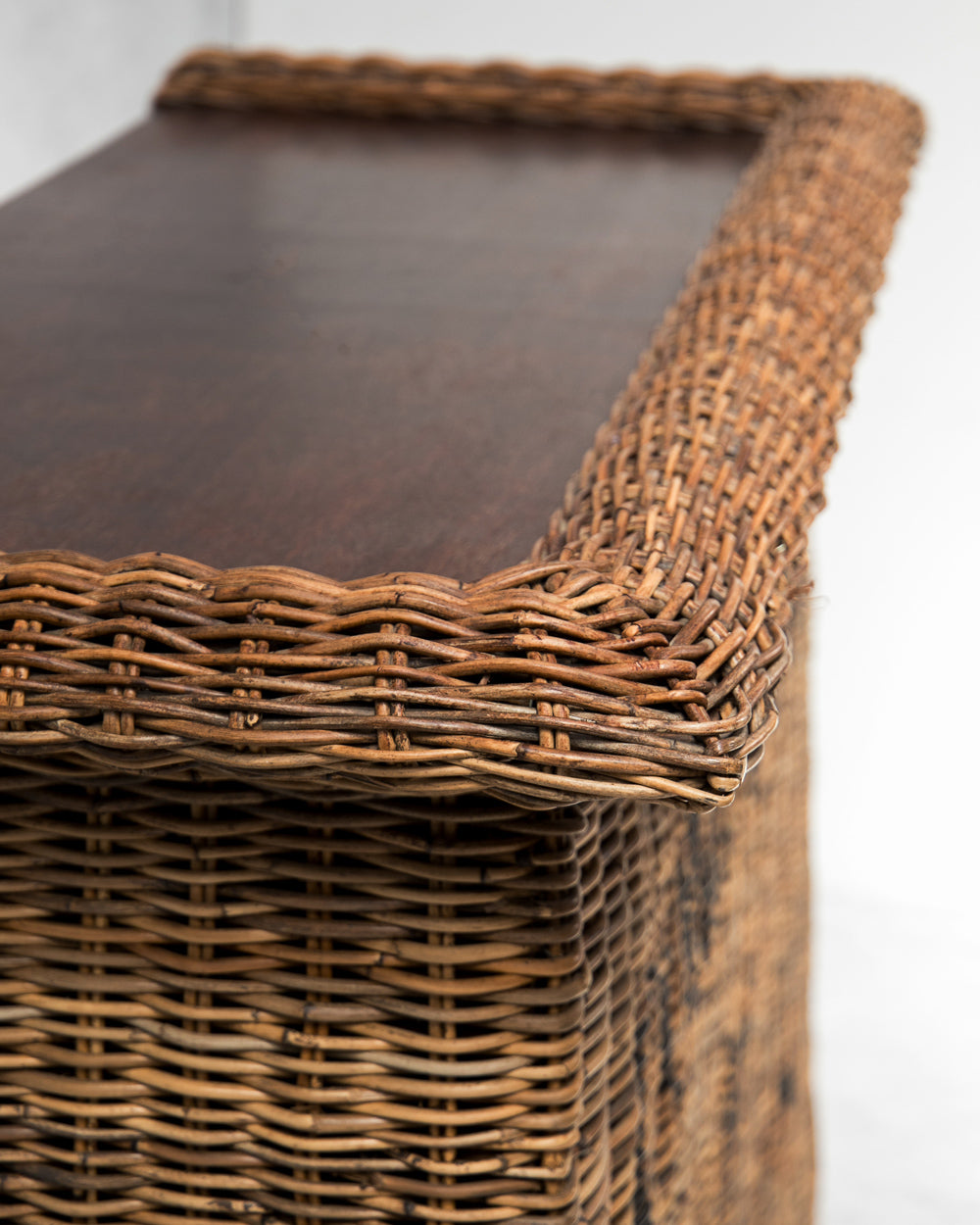 Comptoir des Voyageurs Vintage Wicker Bar