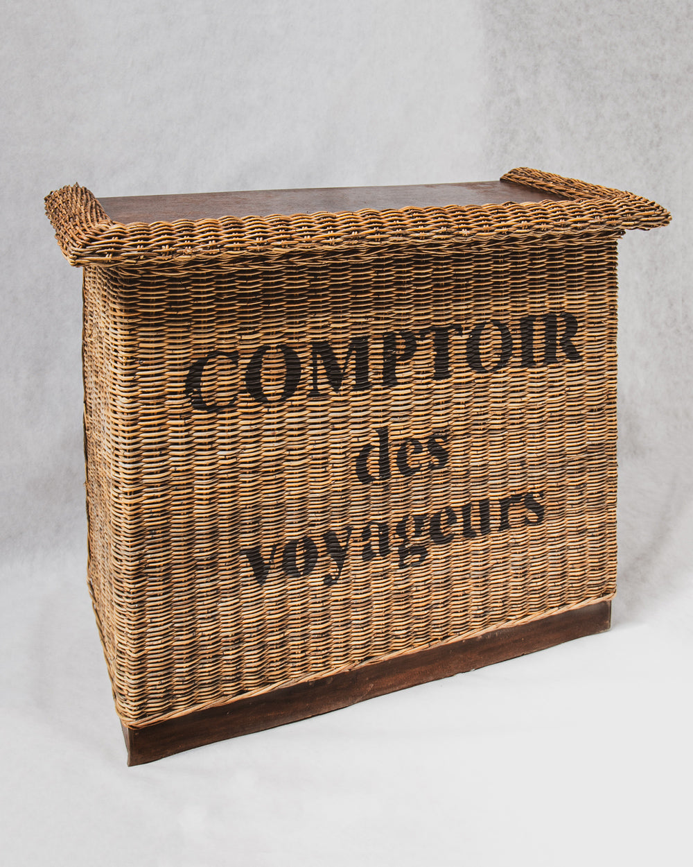 Comptoir des Voyageurs Vintage Wicker Bar