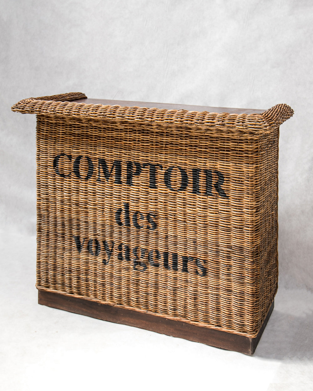 Comptoir des Voyageurs Vintage Wicker Bar