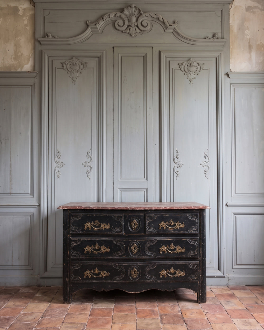 Régence Commode in Black — Early 18th Century