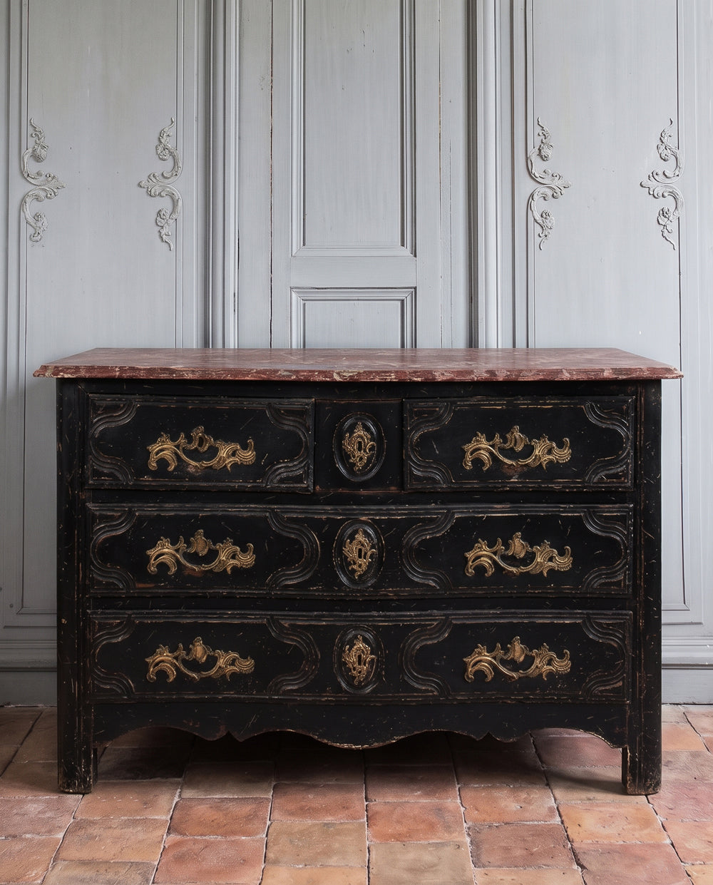 Régence Commode in Black — Early 18th Century